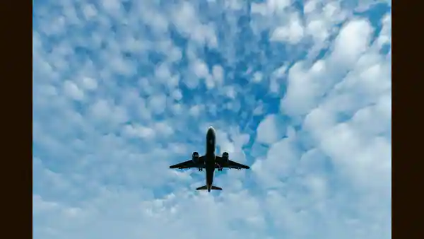 Icra maintains negative outlook on Indian aviation