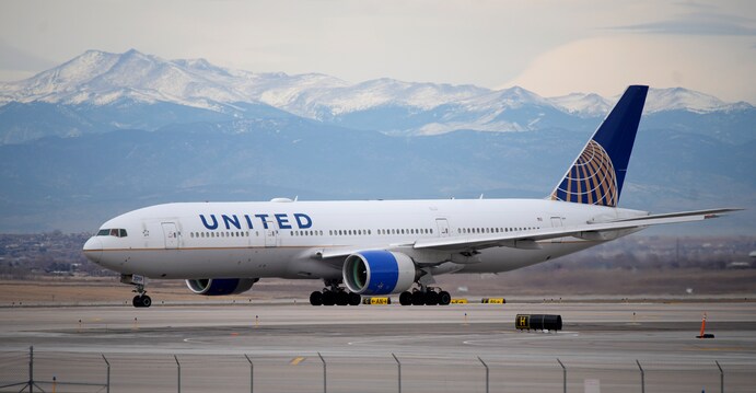 United Airlines flight plunged 1,400 feet toward the ocean off Hawaii